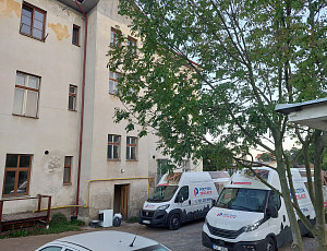 Zateplení stropu bytového domu pomocí foukané izolace